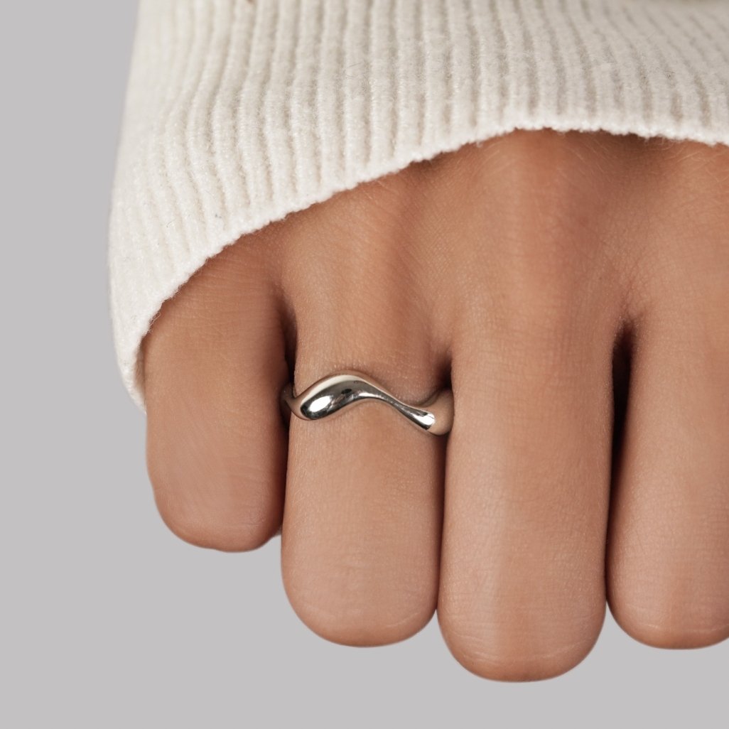 KIM | ELEGANT MINIMALIST RING