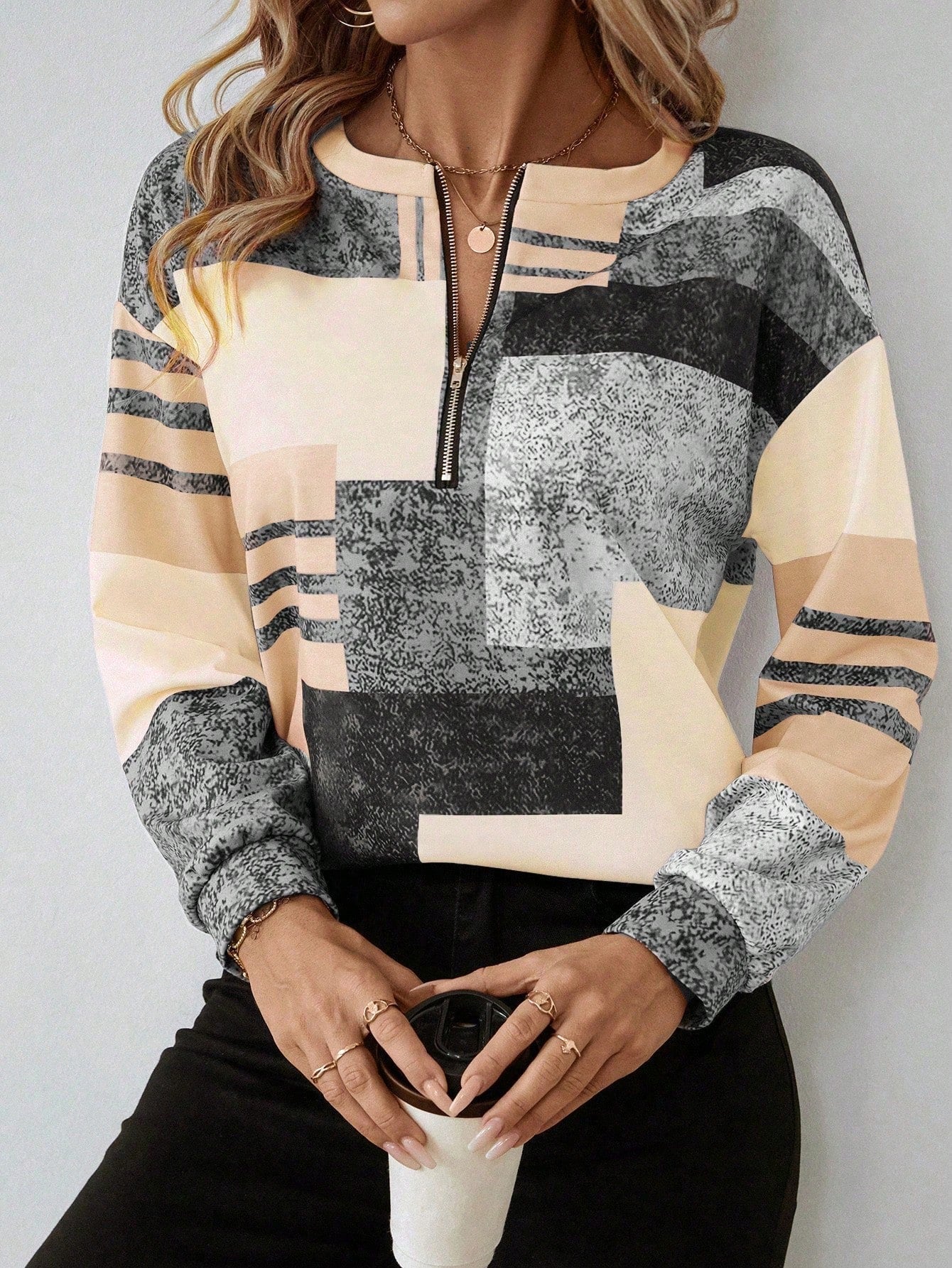Mara – Sweater with graphic print and zipper closure