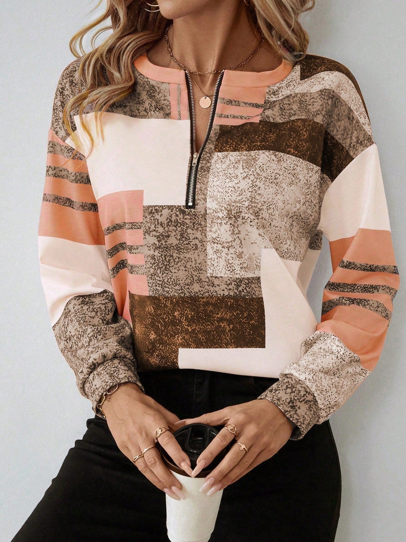 Mara – Sweater with graphic print and zipper closure