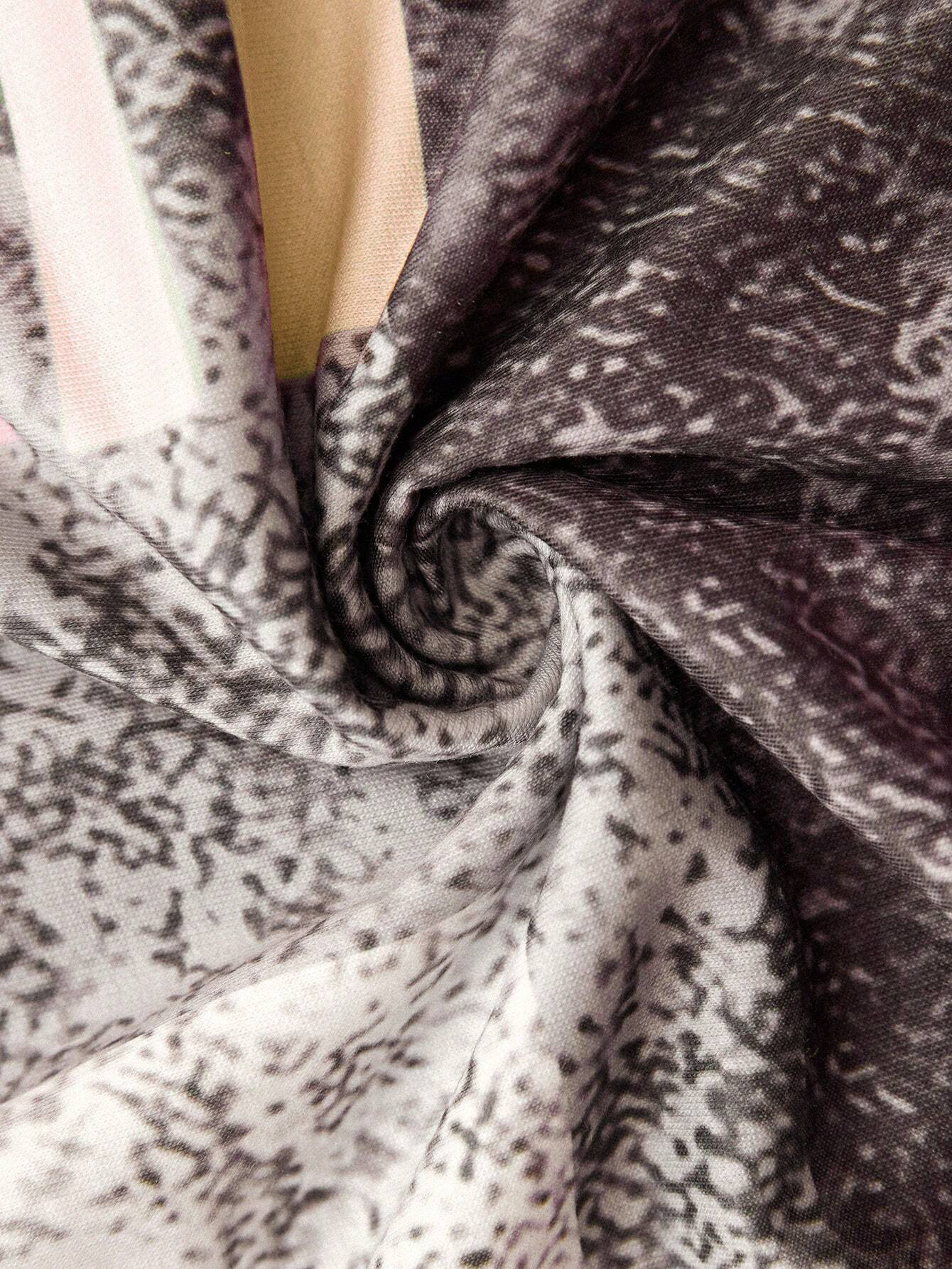 Mara – Sweater with graphic print and zipper closure